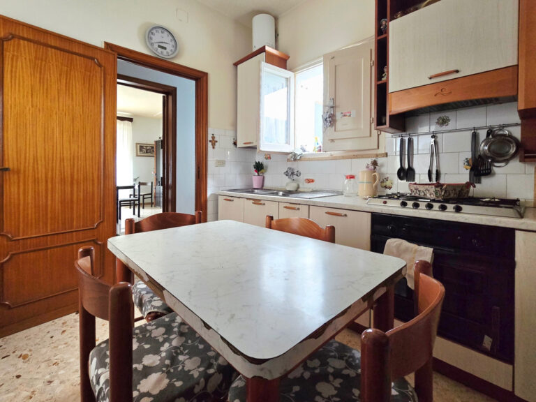 casa_semindipendente in 37, via zara, parabita
