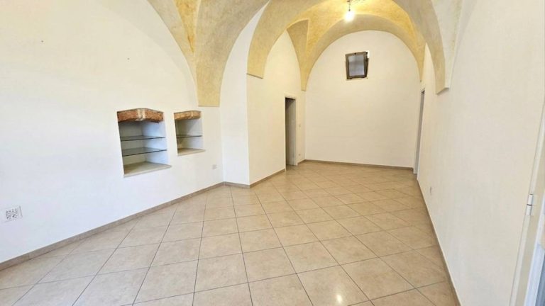 Locale commerciale in Via Roma a Galatone